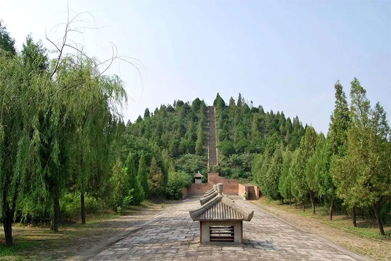 巍峨壮观的地上陵园