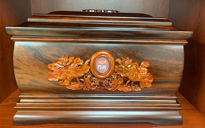 在昆明家中亲属离世后,该如何挑选骨灰盒