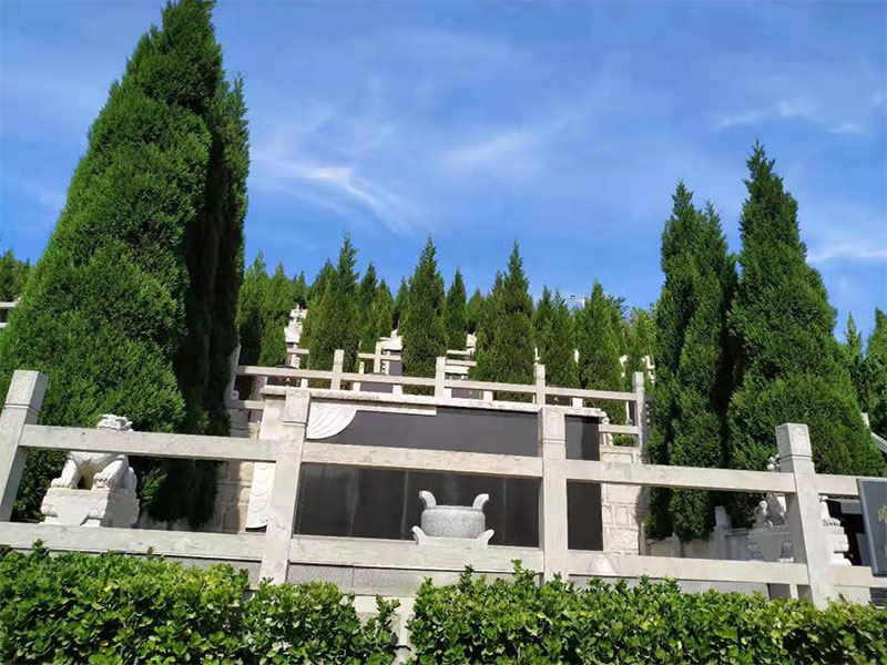 昆明墓碑上蕴藏的文化