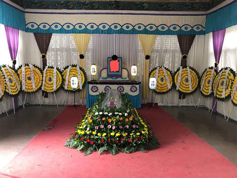 法国老人为自己策划葬礼