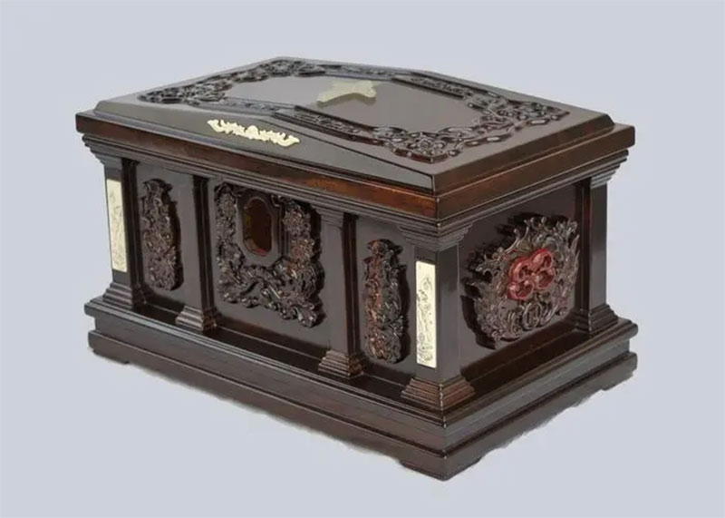 人在殡仪馆火化后，骨灰是否可以让亲人带回家？