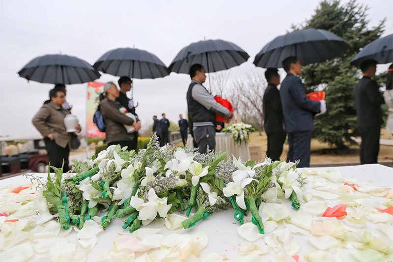 死去的人骨灰下葬仪式流程及准备物品