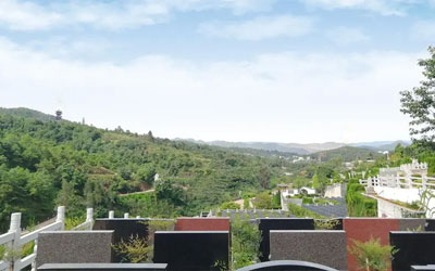 昆明什么样的墓地风水比较好