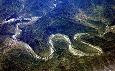 墓地有龙脉 后人得富贵