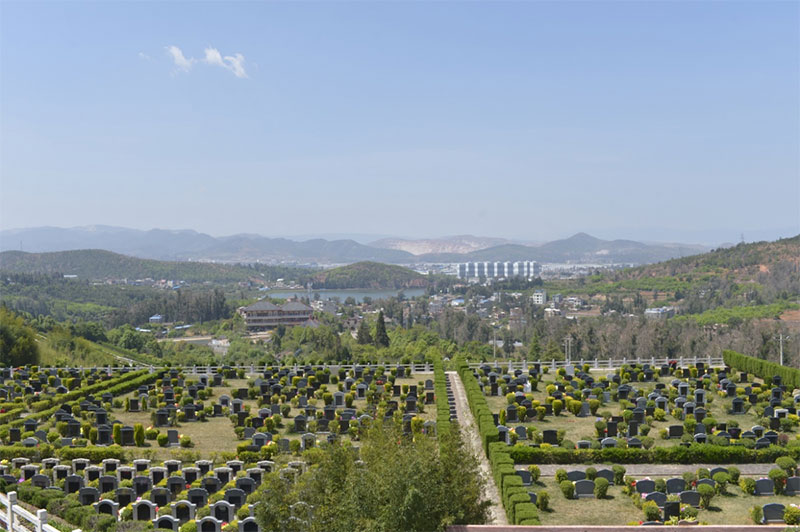 昆明墓地管理费怎么交