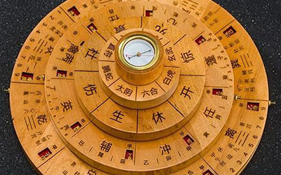 古代做人有三纲五常，选墓地也有