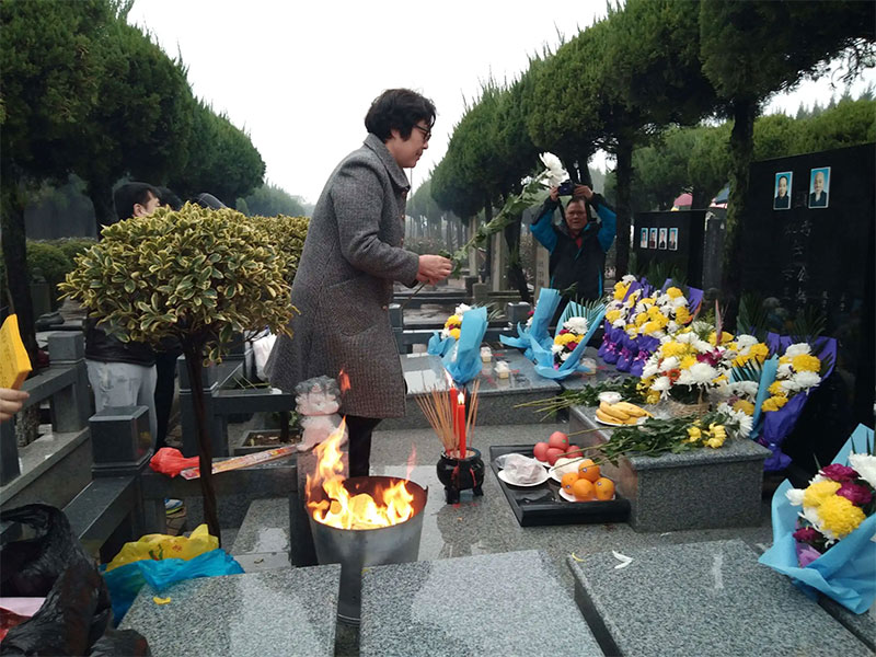 上坟忌穿什么颜色的衣服，上坟注意事项