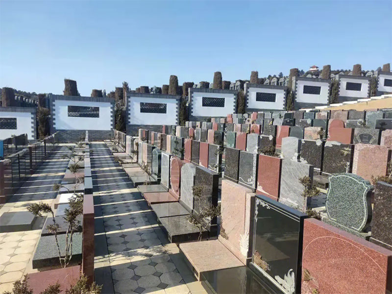昆明墓地的前区和后区有什么讲究？