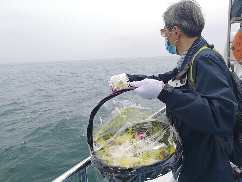 骨灰撒海，让逝者回归自然