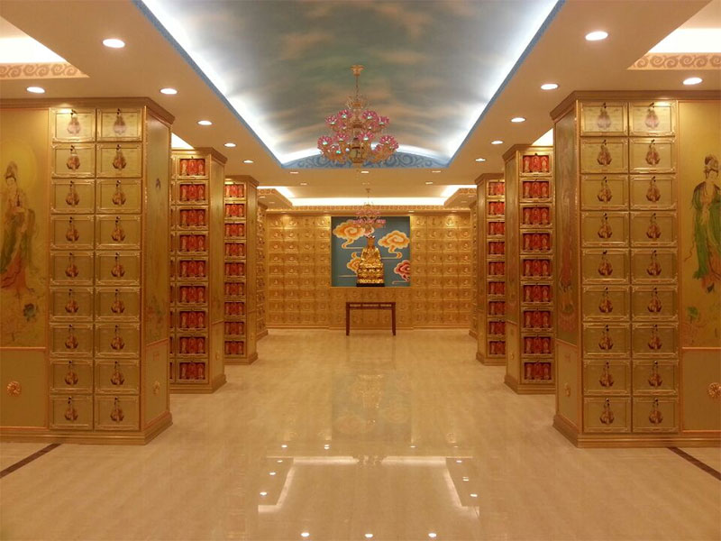 骨灰放骨灰堂好还是放墓地好？骨灰寄存为啥三年不许下葬