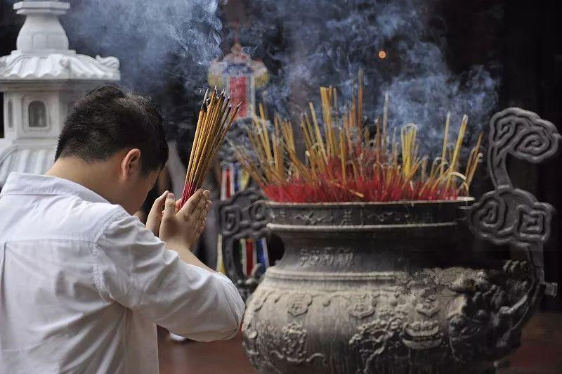 祭祀上香的规矩和忌讳你知道吗？香断了怎么补救？