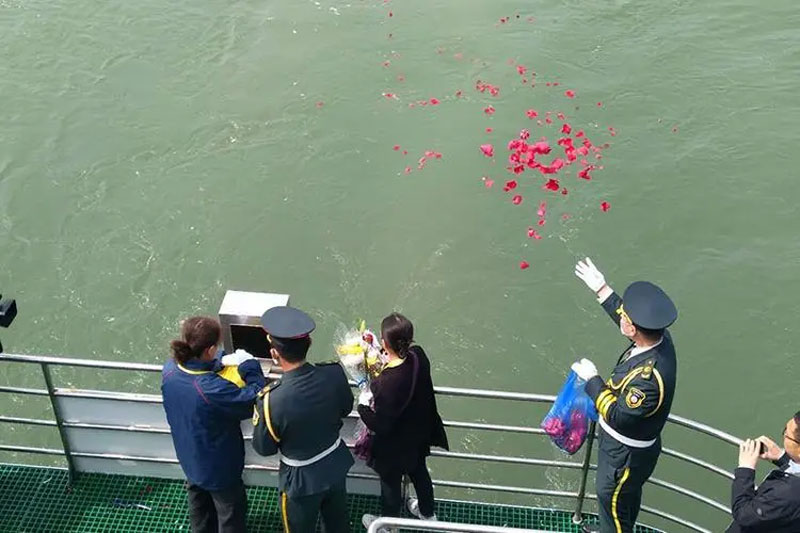 海撒后骨灰盒怎样处理