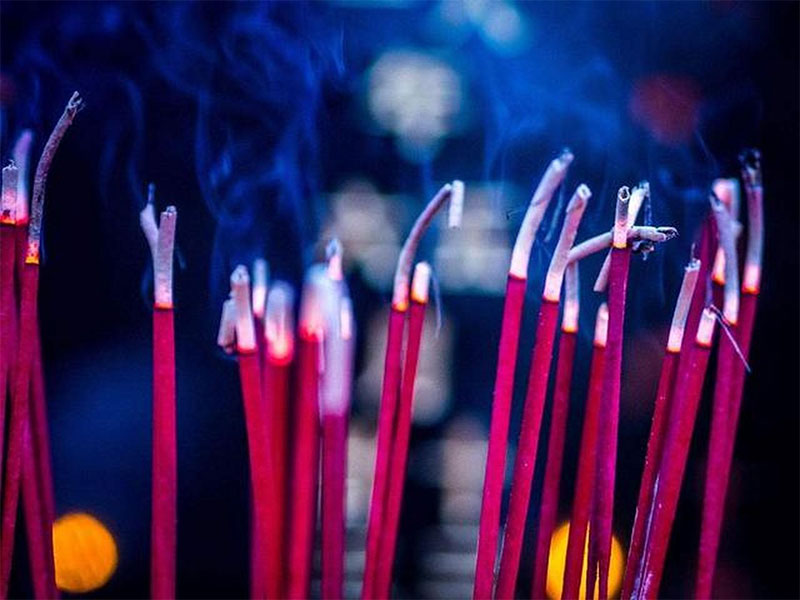 上香的时候香断了是怎么回事