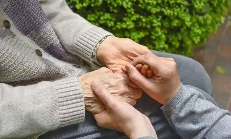 如何妥善的跟老人沟通身后之事