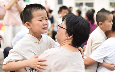 小孩能否参加葬礼：审慎抉择，守护童真