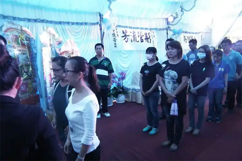 兄弟葬礼穿什么衣服？兄弟葬礼的穿着建议
