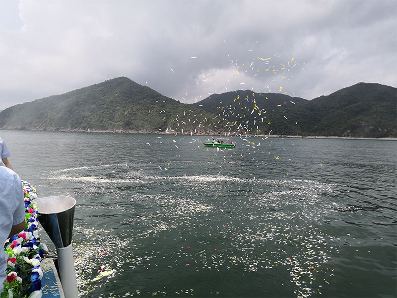 海葬是环保的安葬形式,让生命回归自然