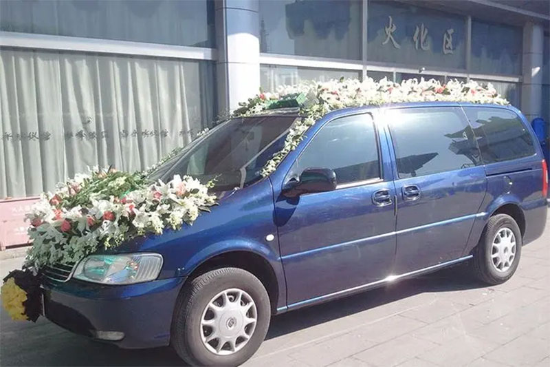 昆明骨灰接送，殡葬用车服务为百姓解决殡葬用车难题