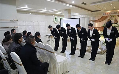 昆明殡葬一条龙是否提供墓地维护和清洁的服务？