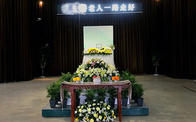 市民在选择丧葬服务时需要注意合同条款和责任义务吗？