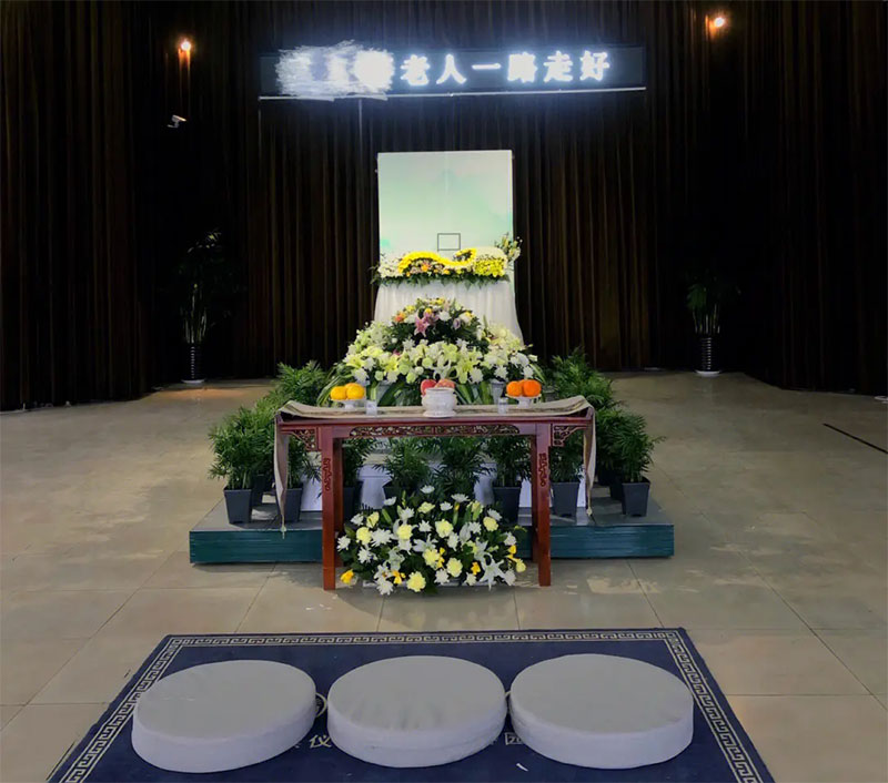 市民在选择丧葬服务时需要注意合同条款和责任义务吗