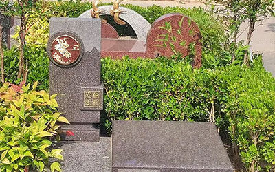 市民在选择丧葬服务时是否可以自由选择墓地类型？