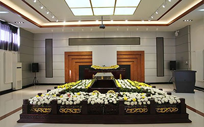 家属需要提前准备哪些事项，以便顺利进行丧葬一条龙服务？