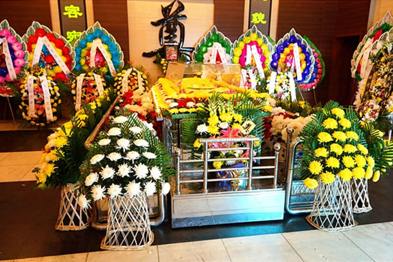 白事一条龙服务费用是否还包括了运输遗体和家属的费用