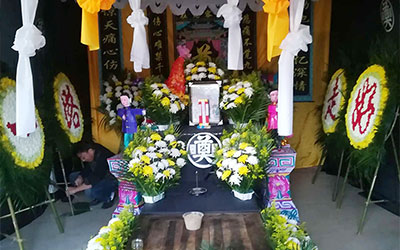 什么因素会影响白事一条龙服务的总费用？