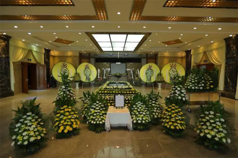 白事一条龙服务中的葬礼车队和行列是否由服务机构安排