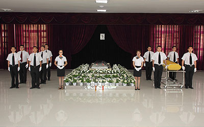 白事一条龙服务中的礼仪和仪式是否符合传统习俗？