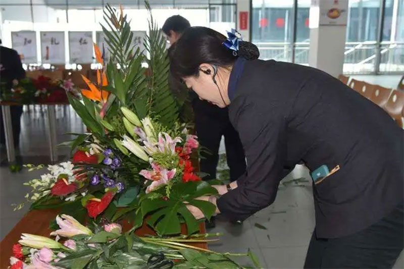 白事一条龙服务中的悼词和挽联是否由服务机构提供