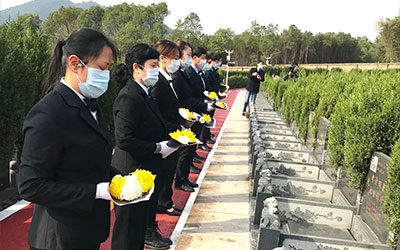 如何在选择殡葬服务一条龙时考虑家庭和宗教的需求？