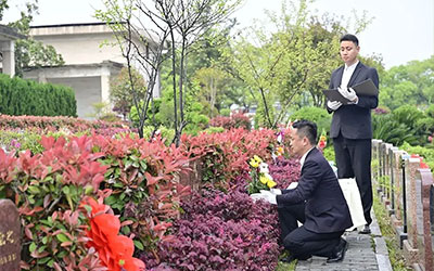 丧事中的殡葬礼仪：尊重逝者，慰藉生者