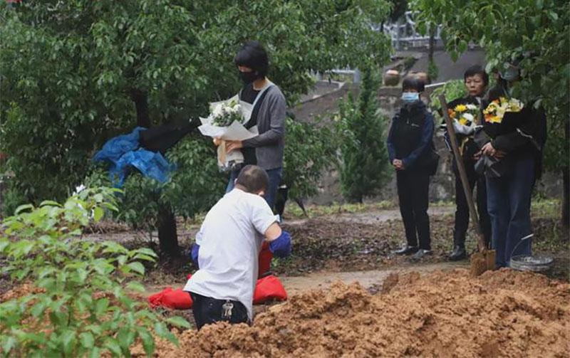 骨灰下葬的大致流程是怎样的