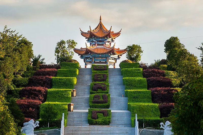 昆明抚仙湖人文纪念园墓区环境 昆明抚仙湖人文纪念园公墓环境