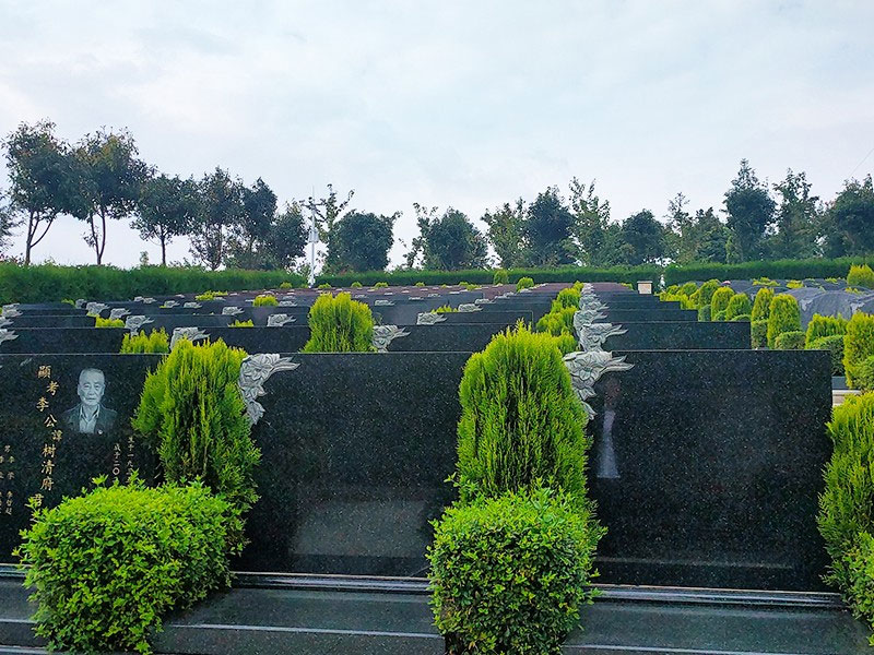 昆明抚仙湖人文纪念园墓区环境 昆明抚仙湖人文纪念园公墓环境
