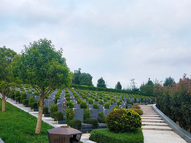 昆明抚仙湖人文纪念园墓区环境 昆明抚仙湖人文纪念园公墓环境