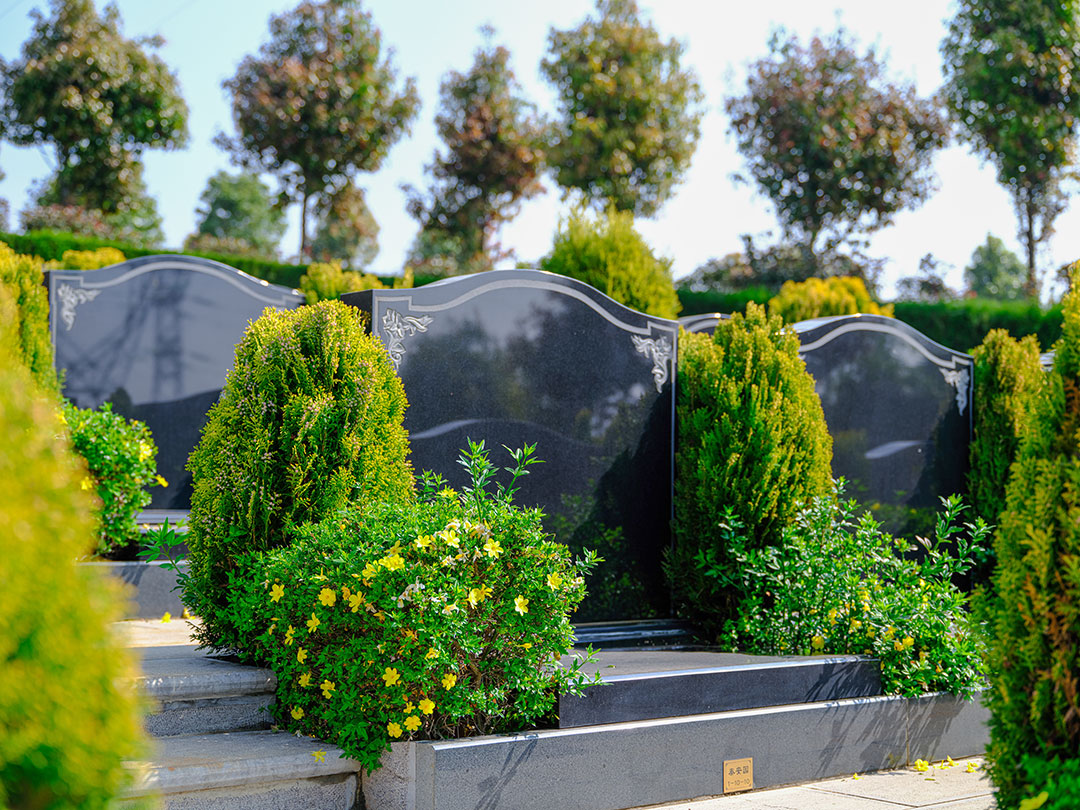 昆明抚仙湖人文纪念园墓型展示