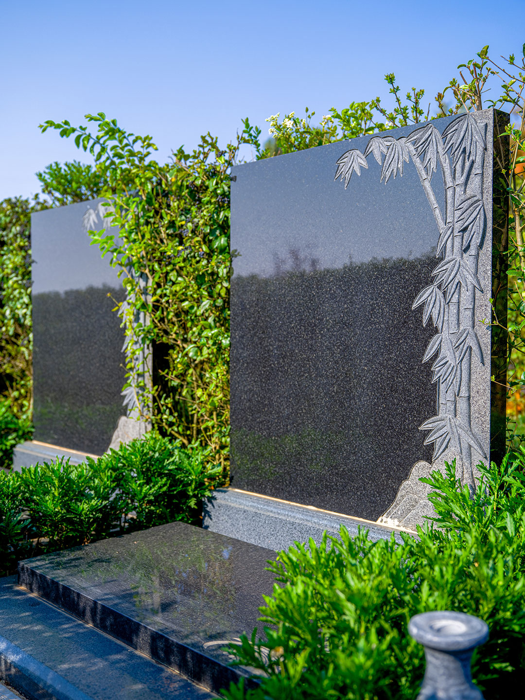 昆明抚仙湖人文纪念园墓碑款式实拍照片