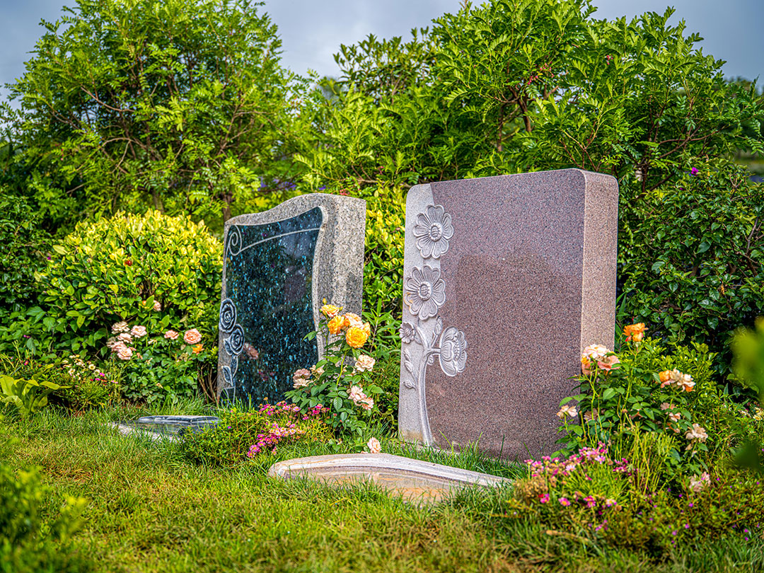 昆明抚仙湖人文纪念园墓碑实拍展示